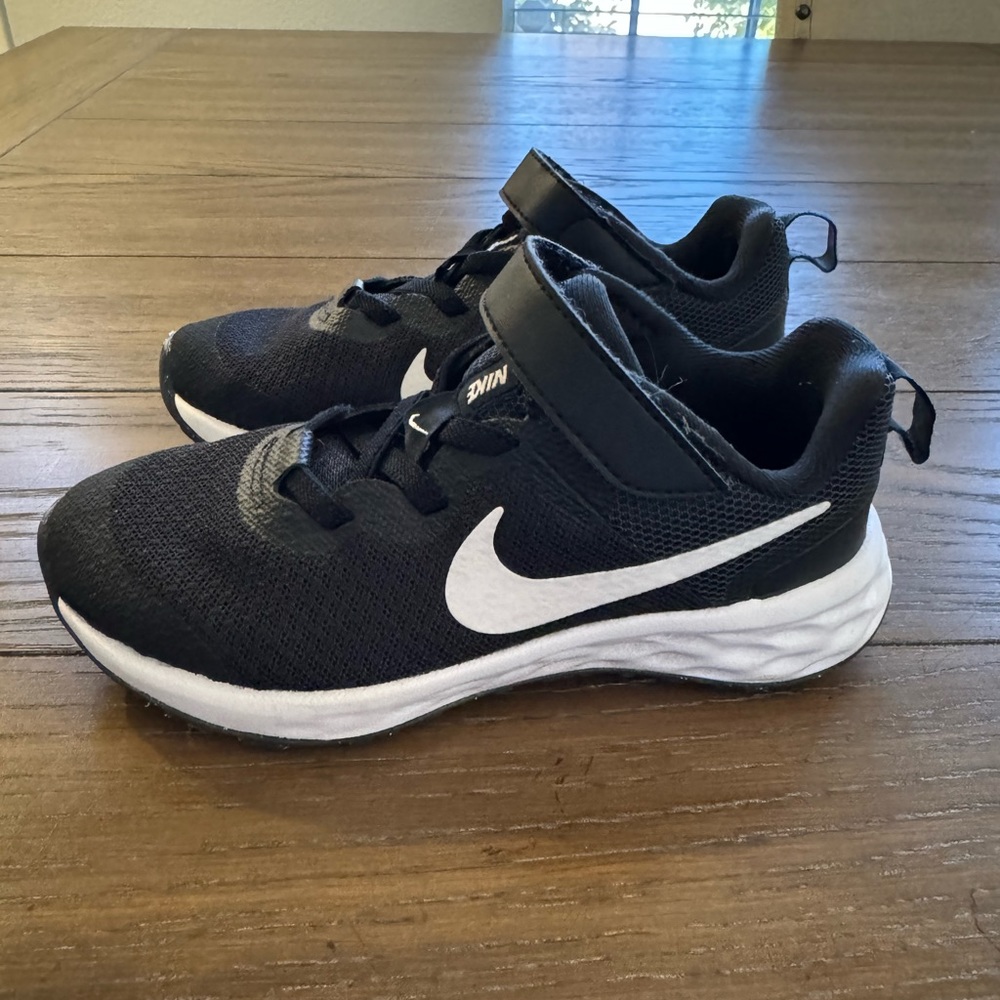 Nike black toddler sneakers